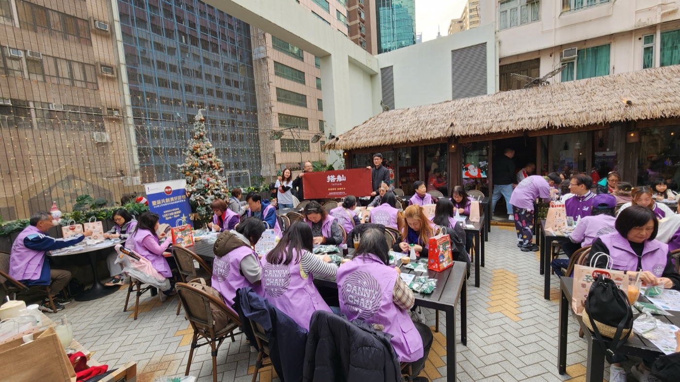 DIY Christmas Tree Workshop
